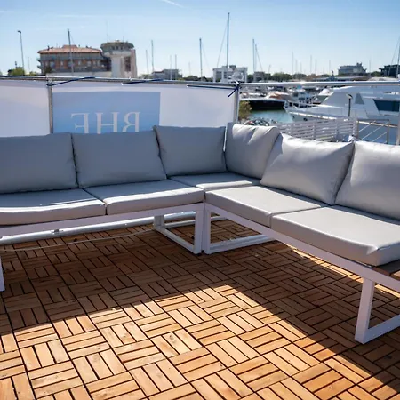 House Boat Botel